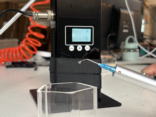 How Does an Electric Acrylic Gluing Machine Stop Glue Dripping?