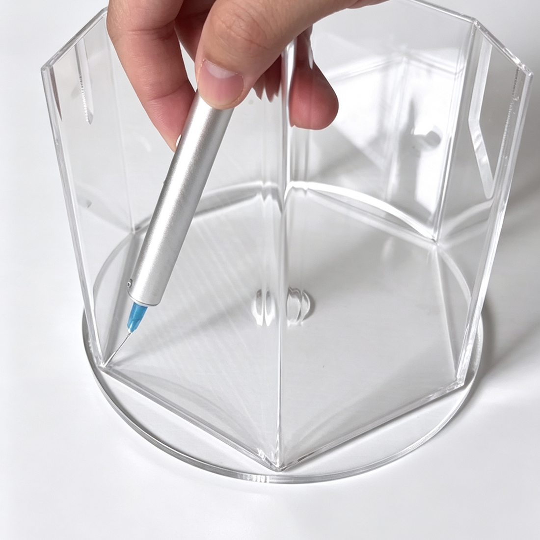 How to Reduce Bubbles When Gluing Transparent Acrylic